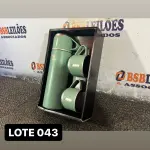 LOTE 043 - 01 KIT GARRAFA TÉRMICA COM 3 XICARAS ( NOVO ) ( NO ESTADO )