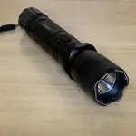 LOTE 106 - 01 LANTERNA DE CHOQUE TASER ( NOVO ) ( NO ESTADO )