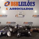 LOTE 011 - 01 LOTE COM VÁRIOS CONTROLES PARA VIDEOGAME MARCAS E MODELOS DIVERSOS. (NO ESTADO) ATENÇÃO! FAZER A VISITAÇÃO ANTES DE ARREMATAR, NÃO SABEMOS SE FUNCIONA. LEILÃO NÃO TEM GARANTIA E NEM DEVOLUÇÃO, SUJEITO A POSSÍVEIS AVARIAS VISÍVEIS/OCULTAS E/OU AUSÊNCIA DE COMPONENTES.