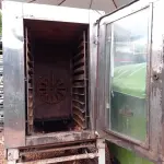 LOTE 558 - 01 FORNO A GÁS INDUSTRIAL COM AVARIAS. (NO ESTADO) ATENÇÃO! FAZER A VISITAÇÃO ANTES DE ARREMATAR, NÃO SABEMOS SE FUNCIONA. LEILÃO NÃO TEM GARANTIA E NEM DEVOLUÇÃO, SUJEITO A POSSÍVEIS AVARIAS VISÍVEIS/OCULTAS E/OU AUSÊNCIA DE COMPONENTES.