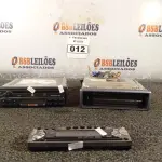 LOTE 012 - 02 APARELHOS DE SOM AUTOMOTIVO. (NO ESTADO) ATENÇÃO! FAZER A VISITAÇÃO ANTES DE ARREMATAR, NÃO SABEMOS SE FUNCIONA. LEILÃO NÃO TEM GARANTIA E NEM DEVOLUÇÃO, SUJEITO A POSSÍVEIS AVARIAS VISÍVEIS/OCULTAS E/OU AUSÊNCIA DE COMPONENTES.