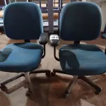 LOTE 501 - 02 CADEIRAS PARA ESCRITÓRIO COM BASE GIRATÓRIA NA COR AZUL. (NO ESTADO) ATENÇÃO! FAZER A VISITAÇÃO ANTES DE ARREMATAR, NÃO SABEMOS SE FUNCIONA. LEILÃO NÃO TEM GARANTIA E NEM DEVOLUÇÃO, SUJEITO A POSSÍVEIS AVARIAS VISÍVEIS/OCULTAS E/OU AUSÊNCIA DE COMPONENTES.