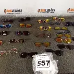 LOTE 557 -  01 LOTE COM ÓCULOS DE SOL. (NO ESTADO, LEILÃO NÃO TEM GARANTIA E NEM DEVOLUÇÃO, SUJEITO A POSSÍVEIS AVARIAS VISÍVEIS/OCULTAS E/OU AUSÊNCIA DE COMPONENTES).