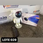 LOTE 029 - 01 PROJETOR ESTELAR ASTRONAUTA( NOVO ) ( NO ESTADO )