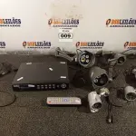 LOTE 009 - 01 DVR E VÁRIAS CÂMERAS DE SEGURANÇA. (NO ESTADO) ATENÇÃO! FAZER A VISITAÇÃO ANTES DE ARREMATAR, NÃO SABEMOS SE FUNCIONA. LEILÃO NÃO TEM GARANTIA E NEM DEVOLUÇÃO, SUJEITO A POSSÍVEIS AVARIAS VISÍVEIS/OCULTAS E/OU AUSÊNCIA DE COMPONENTES.
