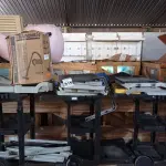 LOTE 515 - 03 CARRINHOS PARA LIMPEZA INDUSTRIAL INCOMPLETOS E VÁRIAS PEÇAS AVULSAS. (NO ESTADO) ATENÇÃO! FAZER A VISITAÇÃO ANTES DE ARREMATAR, NÃO SABEMOS SE FUNCIONA. LEILÃO NÃO TEM GARANTIA E NEM DEVOLUÇÃO, SUJEITO A POSSÍVEIS AVARIAS VISÍVEIS/OCULTAS E/OU AUSÊNCIA DE COMPONENTES.