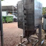 LOTE 549 - 1 SUCATA DE LAVA LOUCAS. (NO ESTADO) ATENÇÃO! FAZER A VISITAÇÃO ANTES DE ARREMATAR, NÃO SABEMOS SE FUNCIONA. LEILÃO NÃO TEM GARANTIA E NEM DEVOLUÇÃO, SUJEITO A POSSÍVEIS AVARIAS VISÍVEIS/OCULTAS E/OU AUSÊNCIA DE COMPONENTES.