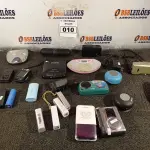 LOTE 010 - 01 LOTE COM ELETRÔNICOS DIVERSOS. (NO ESTADO) ATENÇÃO! FAZER A VISITAÇÃO ANTES DE ARREMATAR, NÃO SABEMOS SE FUNCIONA. LEILÃO NÃO TEM GARANTIA E NEM DEVOLUÇÃO, SUJEITO A POSSÍVEIS AVARIAS VISÍVEIS/OCULTAS E/OU AUSÊNCIA DE COMPONENTES.