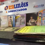 LOTE 503 - 01 LOTE COM DIVERSOS DISCOS DE VINIL. (NO ESTADO) ATENÇÃO! FAZER A VISITAÇÃO ANTES DE ARREMATAR, NÃO SABEMOS SE FUNCIONA. LEILÃO NÃO TEM GARANTIA E NEM DEVOLUÇÃO, SUJEITO A POSSÍVEIS AVARIAS VISÍVEIS/OCULTAS E/OU AUSÊNCIA DE COMPONENTES.