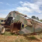 LOTE 569 - 01 ESCAVADEIRA DE ESTEIRA FIATALLIS FH220, ANO 99, FALTA MOTOR DIESEL E A REDUÇÃO DO MOTOR DO GIRO. (NO ESTADO) (ERA DO EXÉRCITO, MÁQUINA POUCO TRABALHADA) (RETIRADA EM GOIÂNIA)(AGENDAR VISTORIA EM GOIÂNIA¨. 61-98153-0503 JÚNIOR)
