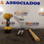 LOTE 003 - 01 PARAFUSADEIRA, 01 ALICATE DE CORTE E 01 MARTELO. (NO ESTADO) ATENÇÃO! FAZER A VISITAÇÃO ANTES DE ARREMATAR, NÃO SABEMOS SE FUNCIONA. LEILÃO NÃO TEM GARANTIA E NEM DEVOLUÇÃO, SUJEITO A POSSÍVEIS AVARIAS VISÍVEIS/OCULTAS E/OU AUSÊNCIA DE COMPONENTES.
