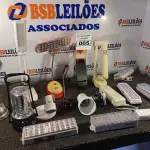 LOTE 005 - 01 LOTE COM VÁRIAS LUMINÁRIAS MARCAS E MODELOS DIVERSOS. (NO ESTADO) ATENÇÃO! FAZER A VISITAÇÃO ANTES DE ARREMATAR, NÃO SABEMOS SE FUNCIONA. LEILÃO NÃO TEM GARANTIA E NEM DEVOLUÇÃO, SUJEITO A POSSÍVEIS AVARIAS VISÍVEIS/OCULTAS E/OU AUSÊNCIA DE COMPONENTES.