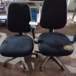 LOTE 504 - 02 CADEIRAS PARA ESCRITÓRIO NA COR PRETA. (NO ESTADO) ATENÇÃO! FAZER A VISITAÇÃO ANTES DE ARREMATAR, NÃO SABEMOS SE FUNCIONA. LEILÃO NÃO TEM GARANTIA E NEM DEVOLUÇÃO, SUJEITO A POSSÍVEIS AVARIAS VISÍVEIS/OCULTAS E/OU AUSÊNCIA DE COMPONENTES.