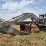 LOTE 569 - 01 ESCAVADEIRA DE ESTEIRA FIATALLIS FH220, ANO 99, FALTA MOTOR DIESEL E A REDUÇÃO DO MOTOR DO GIRO. (NO ESTADO) (ERA DO EXÉRCITO, MÁQUINA POUCO TRABALHADA) (RETIRADA EM GOIÂNIA)(AGENDAR VISTORIA EM GOIÂNIA¨. 61-98153-0503 JÚNIOR)