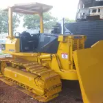 LOTE 566 - 01 TRATOR DE ESTEIRA KOMATSU D41 ANO 2007, 4.300 HORAS FUNCIONA TUDO. (NO ESTADO)(RETIRADA EM GOIÂNIA)(AGENDAR VISTORIA EM GOIÂNIA¨. 61-98153-0503 JÚNIOR)