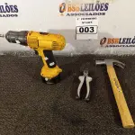 LOTE 003 - 01 PARAFUSADEIRA, 01 ALICATE DE CORTE E 01 MARTELO. (NO ESTADO) ATENÇÃO! FAZER A VISITAÇÃO ANTES DE ARREMATAR, NÃO SABEMOS SE FUNCIONA. LEILÃO NÃO TEM GARANTIA E NEM DEVOLUÇÃO, SUJEITO A POSSÍVEIS AVARIAS VISÍVEIS/OCULTAS E/OU AUSÊNCIA DE COMPONENTES.