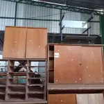 LOTE 514 - 02 MESAS, 03 ARMÁRIOS BAIXOS E 01 ESCANINHO. (NO ESTADO) ATENÇÃO! FAZER A VISITAÇÃO ANTES DE ARREMATAR, NÃO SABEMOS SE FUNCIONA. LEILÃO NÃO TEM GARANTIA E NEM DEVOLUÇÃO, SUJEITO A POSSÍVEIS AVARIAS VISÍVEIS/OCULTAS E/OU AUSÊNCIA DE COMPONENTES.