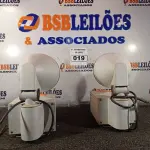 LOTE 019 - 02 LUMINÁRIAS PARA JARDIM. (NO ESTADO) ATENÇÃO! FAZER A VISITAÇÃO ANTES DE ARREMATAR, NÃO SABEMOS SE FUNCIONA. LEILÃO NÃO TEM GARANTIA E NEM DEVOLUÇÃO, SUJEITO A POSSÍVEIS AVARIAS VISÍVEIS/OCULTAS E/OU AUSÊNCIA DE COMPONENTES.