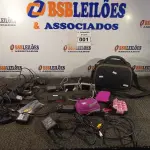 LOTE 001 - 01 LOTE COM VÁRIAS CÂMERAS FOTOGRÁFICAS MARCAS E MODELOS DIVERSOS. (NO ESTADO) ATENÇÃO! FAZER A VISITAÇÃO ANTES DE ARREMATAR, NÃO SABEMOS SE FUNCIONA. LEILÃO NÃO TEM GARANTIA E NEM DEVOLUÇÃO, SUJEITO A POSSÍVEIS AVARIAS VISÍVEIS/OCULTAS E/OU AUSÊNCIA DE COMPONENTES.