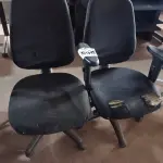 LOTE 506 - 02 CADEIRAS PARA ESCRITÓRIO NA COR PRETA. (NO ESTADO) ATENÇÃO! FAZER A VISITAÇÃO ANTES DE ARREMATAR, NÃO SABEMOS SE FUNCIONA. LEILÃO NÃO TEM GARANTIA E NEM DEVOLUÇÃO, SUJEITO A POSSÍVEIS AVARIAS VISÍVEIS/OCULTAS E/OU AUSÊNCIA DE COMPONENTES.