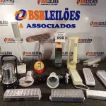 LOTE 005 - 01 LOTE COM VÁRIAS LUMINÁRIAS MARCAS E MODELOS DIVERSOS. (NO ESTADO) ATENÇÃO! FAZER A VISITAÇÃO ANTES DE ARREMATAR, NÃO SABEMOS SE FUNCIONA. LEILÃO NÃO TEM GARANTIA E NEM DEVOLUÇÃO, SUJEITO A POSSÍVEIS AVARIAS VISÍVEIS/OCULTAS E/OU AUSÊNCIA DE COMPONENTES.