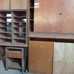 LOTE 514 - 02 MESAS, 03 ARMÁRIOS BAIXOS E 01 ESCANINHO. (NO ESTADO) ATENÇÃO! FAZER A VISITAÇÃO ANTES DE ARREMATAR, NÃO SABEMOS SE FUNCIONA. LEILÃO NÃO TEM GARANTIA E NEM DEVOLUÇÃO, SUJEITO A POSSÍVEIS AVARIAS VISÍVEIS/OCULTAS E/OU AUSÊNCIA DE COMPONENTES.