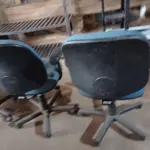 LOTE 505 - 02 CADEIRAS PARA ESCRITÓRIO COM BASE GIRATÓRIA NA COR AZUL. (NO ESTADO) ATENÇÃO! FAZER A VISITAÇÃO ANTES DE ARREMATAR, NÃO SABEMOS SE FUNCIONA. LEILÃO NÃO TEM GARANTIA E NEM DEVOLUÇÃO, SUJEITO A POSSÍVEIS AVARIAS VISÍVEIS/OCULTAS E/OU AUSÊNCIA DE COMPONENTES.