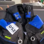 LOTE 052 - 01 COLETE PARA MERGULHO AQUA LUNG COUSTEAU (NO ESTADO, NÃO SABEMOS SE FUNCIONA. LEILÃO NÃO TEM GARANTIA E NEM DEVOLUÇÃO).