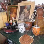 LOTE 017 - 01 LOTE COM ARTIGOS PARA DECORAÇÃO, COPOS PARA CHIMARRÃO, VELAS , QUADROS (NO ESTADO, NÃO SABEMOS SE FUNCIONA. LEILÃO NÃO TEM GARANTIA E NEM DEVOLUÇÃO).