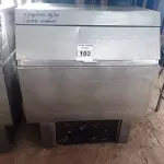 LOTE 102 - 01 MÁQUINA DE GELO EVEREST ECG  150KG/DIA COM AVARIAS EM AÇO INOX. (NO ESTADO, NÃO SABEMOS SE FUNCIONA. LEILÃO NÃO TEM GARANTIA E NEM DEVOLUÇÃO).