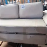 LOTE 090 - 01 SOFÁ CAMA CINZA CLARO (NO ESTADO, NÃO SABEMOS SE FUNCIONA. LEILÃO NÃO TEM GARANTIA E NEM DEVOLUÇÃO).