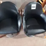 LOTE 060 - 02 POLTRONAS ESTOFADAS PARA ESCRITÓRIO. (NO ESTADO, NÃO SABEMOS SE FUNCIONA. LEILÃO NÃO TEM GARANTIA E NEM DEVOLUÇÃO).
