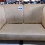 LOTE 083 - 01 SOFÁ COR CREME SEM ALMOFADAS (NO ESTADO, NÃO SABEMOS SE FUNCIONA. LEILÃO NÃO TEM GARANTIA E NEM DEVOLUÇÃO).