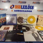 LOTE 033 - 01 LOTE COM DISCOS EM VINIL DIVERSOS (NO ESTADO, NÃO SABEMOS SE FUNCIONA. LEILÃO NÃO TEM GARANTIA E NEM DEVOLUÇÃO).