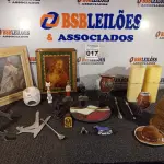 LOTE 017 - 01 LOTE COM ARTIGOS PARA DECORAÇÃO, COPOS PARA CHIMARRÃO, VELAS , QUADROS (NO ESTADO, NÃO SABEMOS SE FUNCIONA. LEILÃO NÃO TEM GARANTIA E NEM DEVOLUÇÃO).