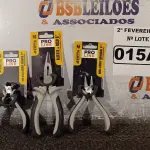 LOTE 015 - 01 ALICATE DE BICO 6”, 01 MINI ALICATE UNIVERSAL 4” E 01 MINI ALICATE DE CORTE FRONTAL 4”. (NO ESTADO) ATENÇÃO! FAZER A VISITAÇÃO ANTES DE ARREMATAR, NÃO SABEMOS SE FUNCIONA. LEILÃO NÃO TEM GARANTIA E NEM DEVOLUÇÃO, SUJEITO A POSSÍVEIS AVARIAS VISÍVEIS/OCULTAS E/OU AUSÊNCIA DE COMPONENTES.