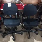LOTE 082 - 04 CADEIRAS GIRATÓRIAS PARA ESCRITÓRIO. (NO ESTADO, NÃO SABEMOS SE FUNCIONA. LEILÃO NÃO TEM GARANTIA E NEM DEVOLUÇÃO).