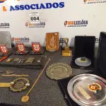 LOTE 004 - 01 LOTE COM ARTIGOS PARA DECORAÇÃO (NO ESTADO, NÃO SABEMOS SE FUNCIONA. LEILÃO NÃO TEM GARANTIA E NEM DEVOLUÇÃO).