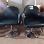 LOTE 060 - 02 POLTRONAS ESTOFADAS PARA ESCRITÓRIO. (NO ESTADO, NÃO SABEMOS SE FUNCIONA. LEILÃO NÃO TEM GARANTIA E NEM DEVOLUÇÃO).