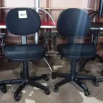 LOTE 083 - 04 CADEIRAS GIRATÓRIAS PARA ESCRITÓRIO. (NO ESTADO, NÃO SABEMOS SE FUNCIONA. LEILÃO NÃO TEM GARANTIA E NEM DEVOLUÇÃO).