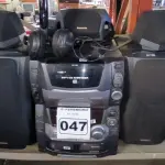 LOTE 047 - 01 SOM STEREO SYSTEM PANASONIC E 01 FONE SEM FIO PHILIPS (NO ESTADO, NÃO SABEMOS SE FUNCIONA. LEILÃO NÃO TEM GARANTIA E NEM DEVOLUÇÃO).