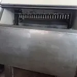 LOTE 101 - 01 MÁQUINA DE GELO EVEREST ECG  150KG/DIA COM AVARIAS EM AÇO INOX. (NO ESTADO, NÃO SABEMOS SE FUNCIONA. LEILÃO NÃO TEM GARANTIA E NEM DEVOLUÇÃO).