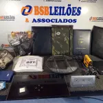 LOTE 027 - 01 LOTE COM SECADORES DE CABELO , FERRO DE PASSAR ROUPAR E RELÓGIOS (NO ESTADO, NÃO SABEMOS SE FUNCIONA. LEILÃO NÃO TEM GARANTIA E NEM DEVOLUÇÃO).