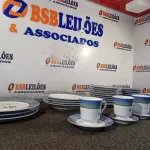 LOTE 032 - 01 LOTE COM PRATOS PORCELANA SCHIMIDT E XICARAS PORCELANA SCHIMIDT (NO ESTADO, NÃO SABEMOS SE FUNCIONA. LEILÃO NÃO TEM GARANTIA E NEM DEVOLUÇÃO).