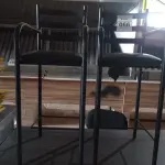 LOTE 066 - 02 CADEIRINHAS INFANTIL E 01 BANQUETA. (NO ESTADO, NÃO SABEMOS SE FUNCIONA. LEILÃO NÃO TEM GARANTIA E NEM DEVOLUÇÃO).