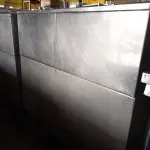 LOTE 100 - 01 MÁQUINA DE GELO EVEREST ECG  150KG/DIA COM AVARIAS EM AÇO INOX. (NO ESTADO, NÃO SABEMOS SE FUNCIONA. LEILÃO NÃO TEM GARANTIA E NEM DEVOLUÇÃO).