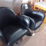 LOTE 060 - 02 POLTRONAS ESTOFADAS PARA ESCRITÓRIO. (NO ESTADO, NÃO SABEMOS SE FUNCIONA. LEILÃO NÃO TEM GARANTIA E NEM DEVOLUÇÃO).