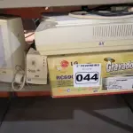 LOTE 044 - 01 LOTE COM CDS , SCANER ,ESTABILIZADOR E CAIXA DE SOM (NO ESTADO, NÃO SABEMOS SE FUNCIONA. LEILÃO NÃO TEM GARANTIA E NEM DEVOLUÇÃO).
