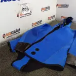 LOTE 058 - 01 ROUPA DE MERGULHO FEMININO N* 5 MARCA MARES (NO ESTADO, NÃO SABEMOS SE FUNCIONA. LEILÃO NÃO TEM GARANTIA E NEM DEVOLUÇÃO).