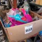 LOTE 022 - 01 LOTE COM BRINQUEDOS DIVERSOS (NO ESTADO, NÃO SABEMOS SE FUNCIONA. LEILÃO NÃO TEM GARANTIA E NEM DEVOLUÇÃO).